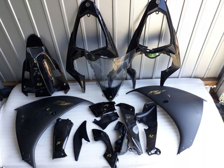 YAMAHA R1 RN22 BOK OWIEWKA TYŁ OGON AIR BOX