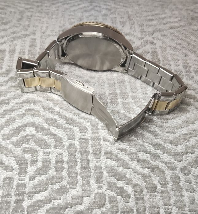 Relógio novo na caixa