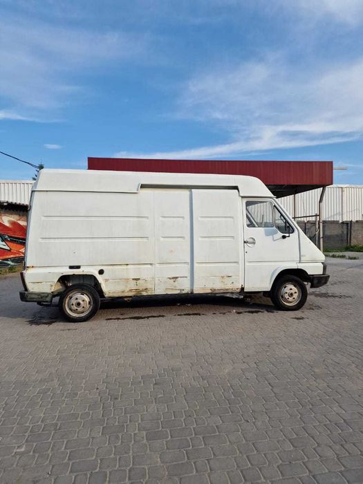 Продам грузовой автомобиль Renault Master