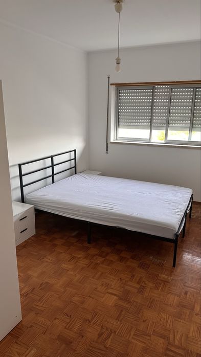 Quarto no monte a 5min estacao pragal