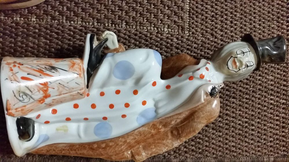 Figura  decorativa em porcelana