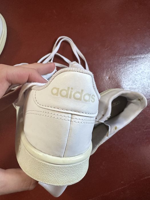 Adidas біле взуття