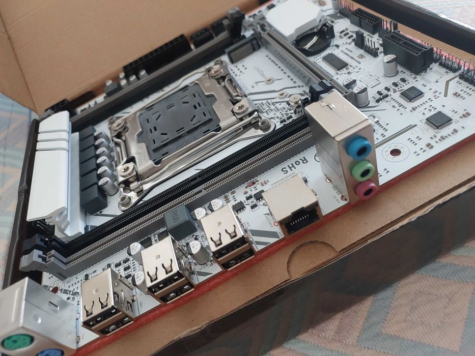 Motherboard X99 - LGA 2011-3 - DDR4 - NVME/NGFF - White/Branca