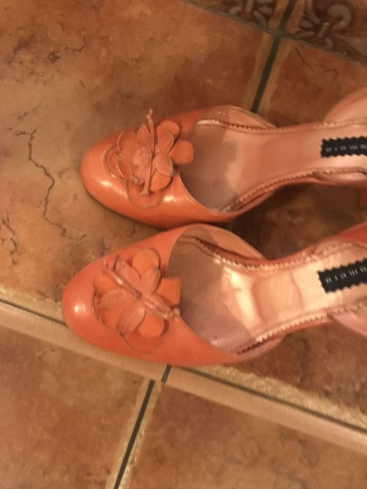 Koralowe buty r36