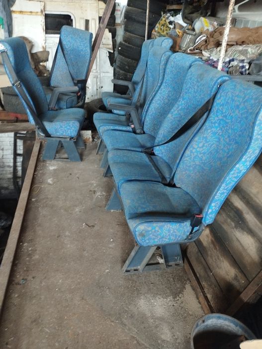 Сидіння автобусні.