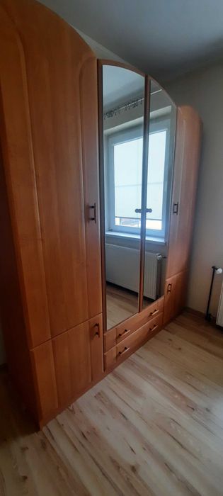 Sprzedam  szafę  na ubrania