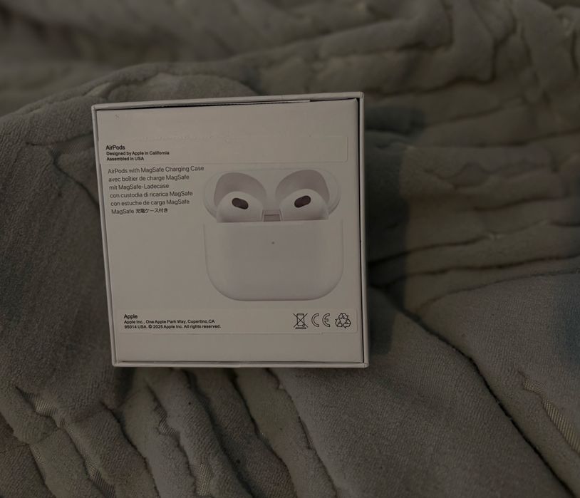 Airpods 3°geração originais e nunca utilizados. Só entrega em mão.