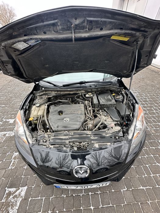 Продам свою автівку Мазда 3 Хетчбек 2012