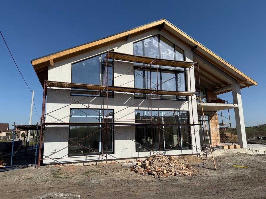 Будинок з видом на озеро та дизайнерським оздобленням!