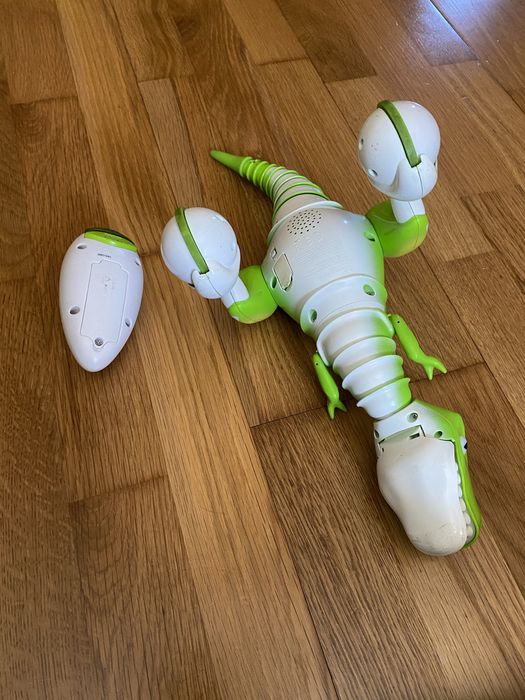 Brinquedo dinossauro telecomandado