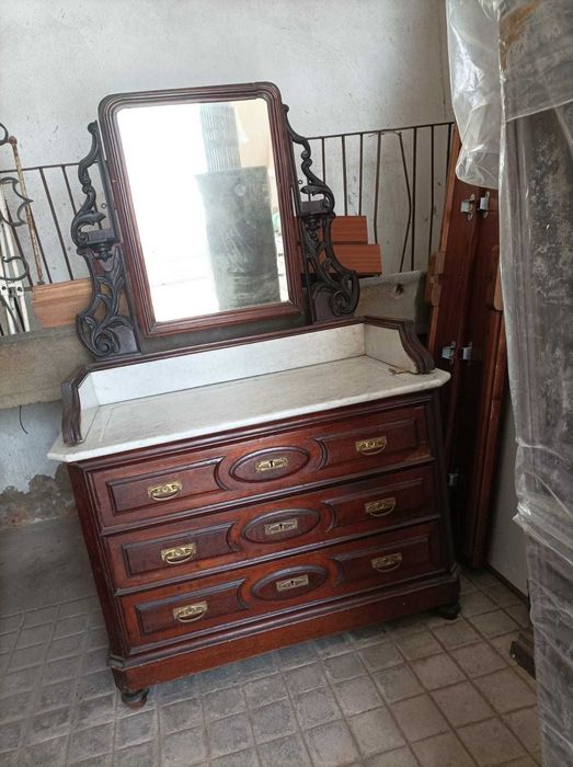 Cama individual Madeira Cerejeira Americana, inicio Sec XX