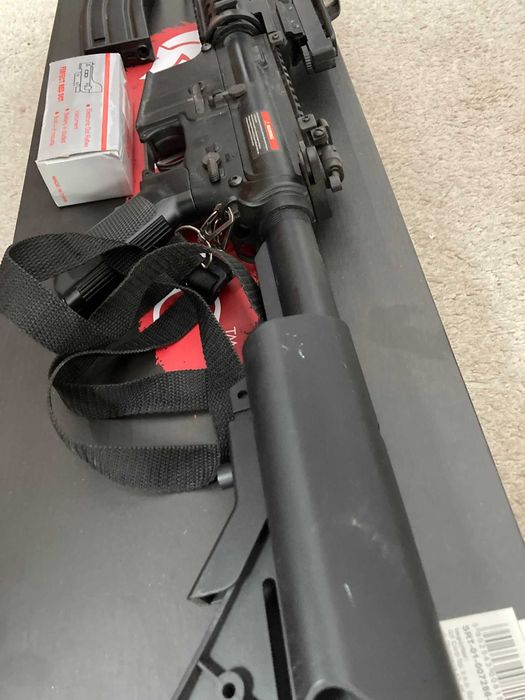 Airsoft - M4 Eléctrica + Red dot + Baterias + carregador