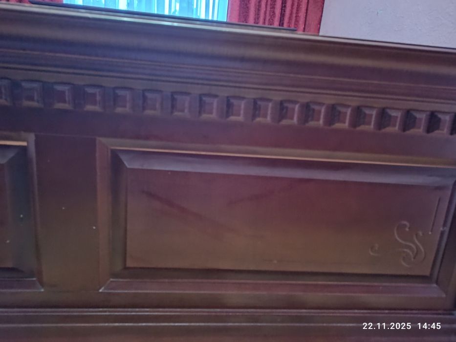 Ліжко дерев'яне із матрацом