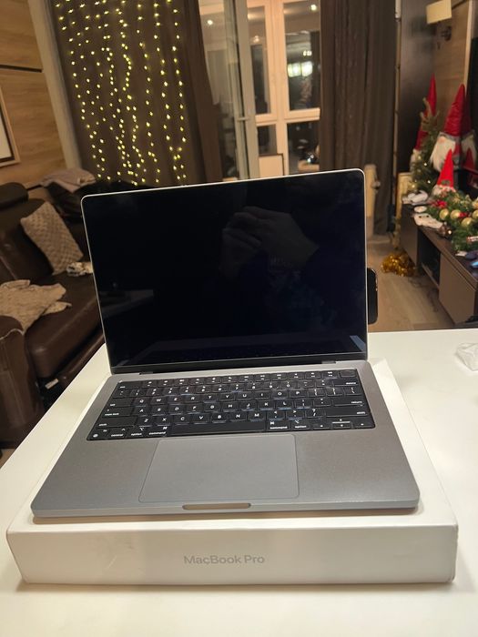MacBook Pro M2 Pro 1TB 16GB