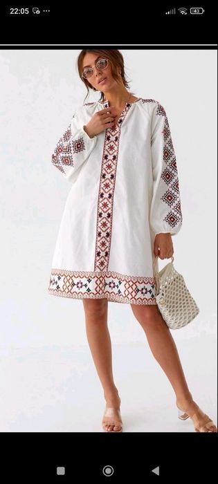 Неймовірна вишита сукня