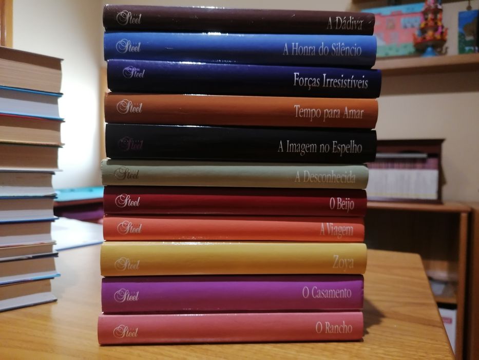Livros variados em bom estado.