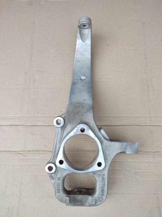 Поворотний кулак Jeep Grand Cherokee