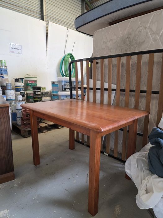 Mesa madeira conservada