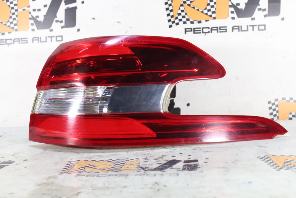 Farolim direito PEUGEOT 308 SW II