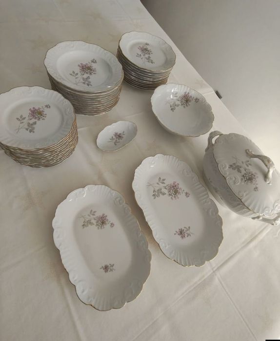 Porcelana Vista Alegre – 41 Peças (Serviço jantar para 12 Pessoas)
