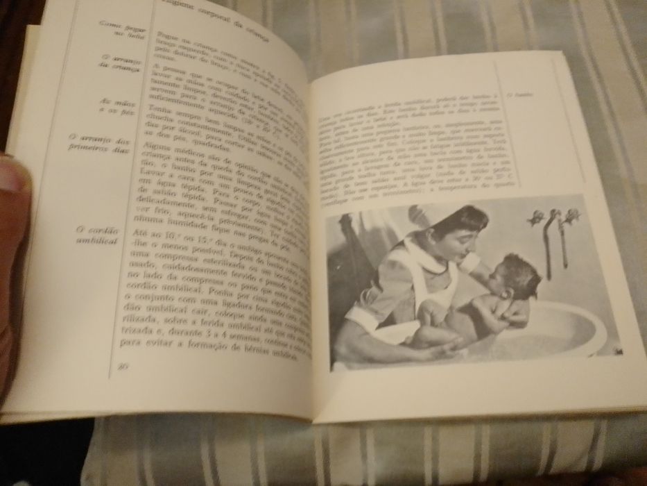 Livro da Nestlé antigo sobre Bébés-1 edição raro-10E-Pau antigo-2E Desde 2E