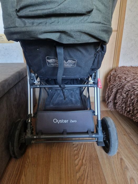 Коляска Oyster Zero. 

Коляска гарної якості. Всі механізми та застібк