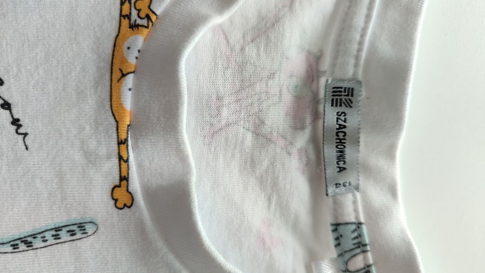 Biała koszulka koty 134 Szachownica, t-shirt, bluzka z kotami