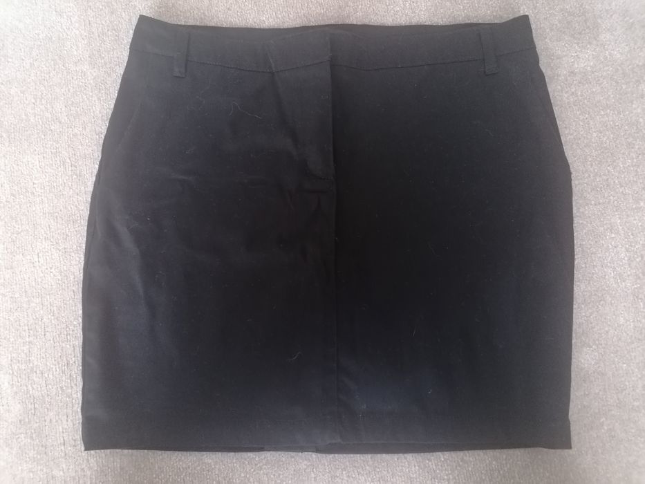 Saia curta, cor preta, t36, marca Mango