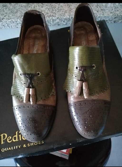 Sapatos de pele de mulher