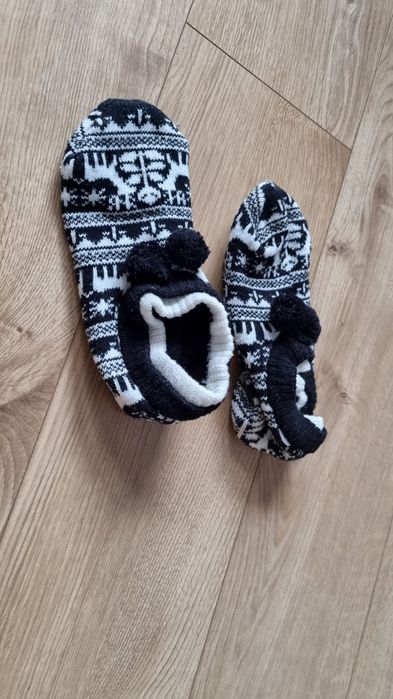 11. Ciepłe damskie skarpetki, skarpety 37-38 kapcie, bambosze