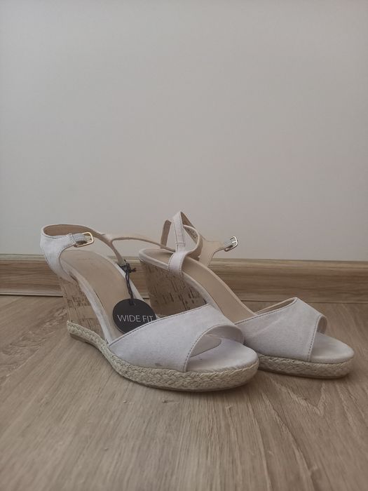Sandały damskie na koturnie r 37