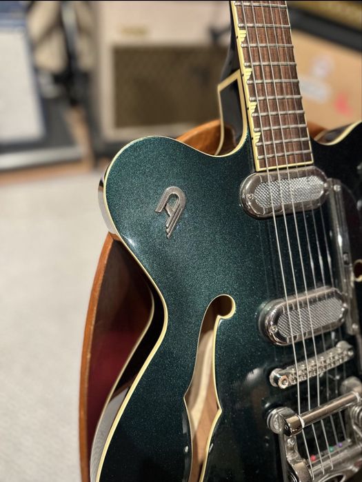 Duesenberg Grand Majesto guitar