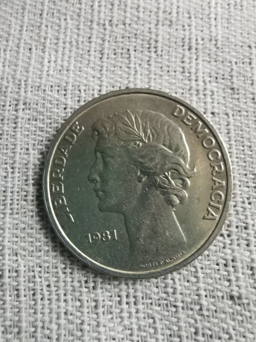 Moeda de 25 escudos- Liberdade Democracia