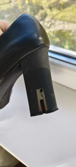 Ботинки женские на каблуке