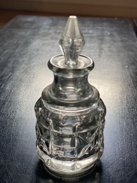 Galheteiro em vidro e metal – 4 frascos + base