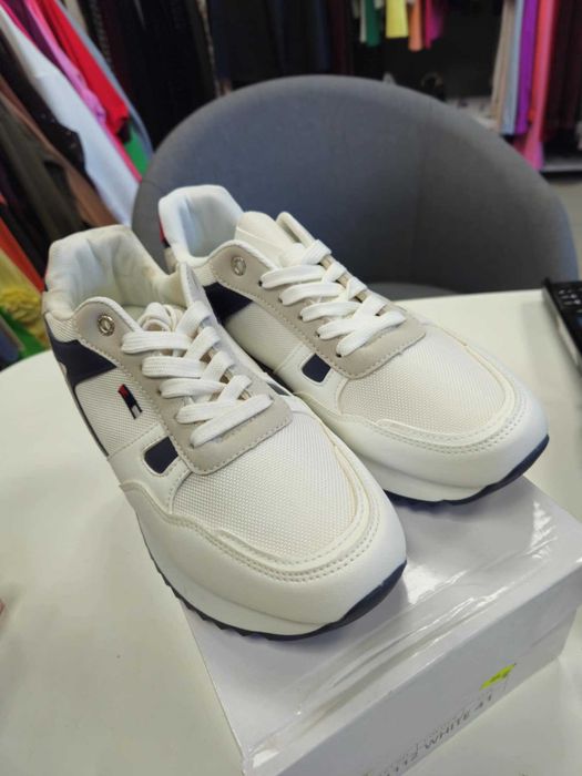 Buty sportowe męskie r. 41 białe, lekkie wygodne !!!