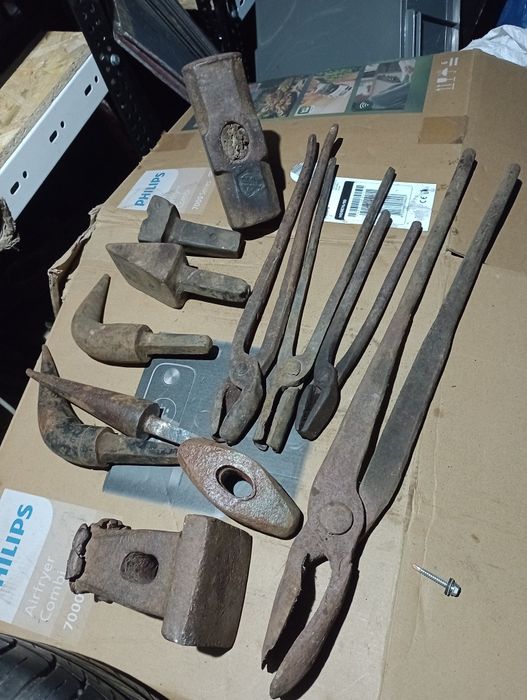 Róg Kowalski, kleszcze,młotki kowalskie