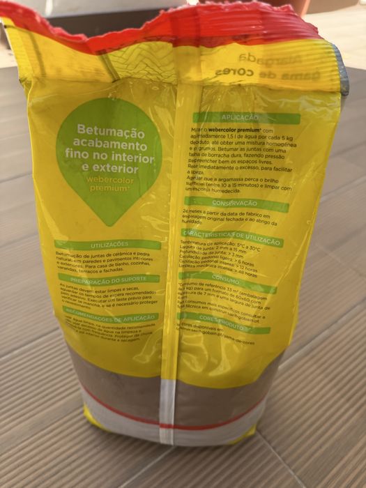 Betumação acabamento Weber - Castanho