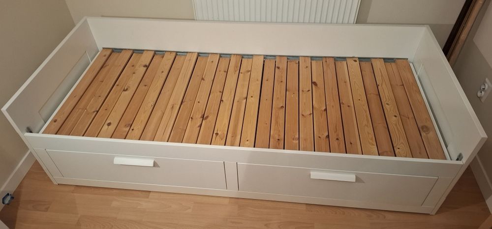 Łóżko IKEA Brimnes (bez materacy)