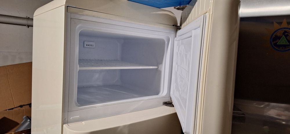 Combinado SMEG A+++ creme (com pouco uso, mas com avaria na placa)