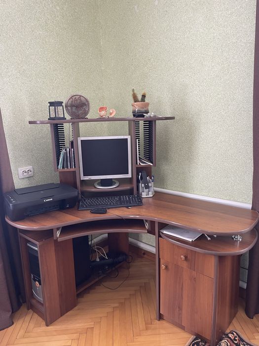 Продам компʼютерний стіл