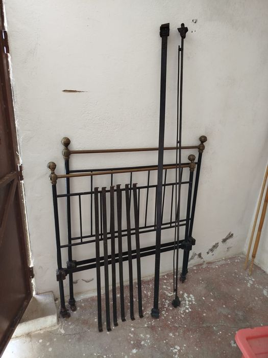 Cama de ferro e latão antiga