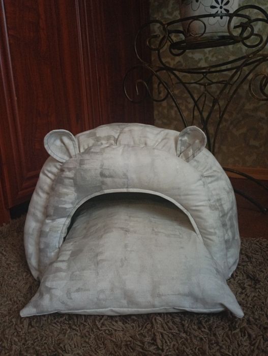 Лежак для котиків чи собачок