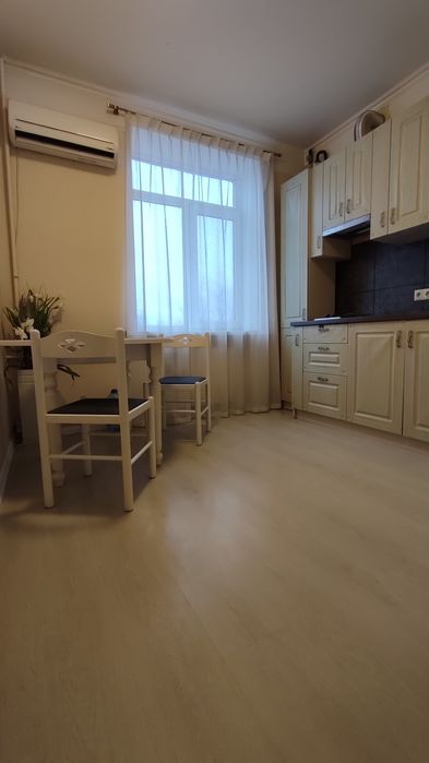 Продам 2к. Центр Д. Яворницького 125