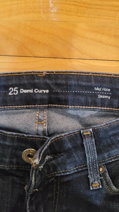 Jeansy LEVI'S rozmiar 25