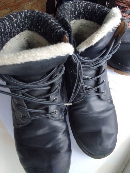 Продам взуття зимове.