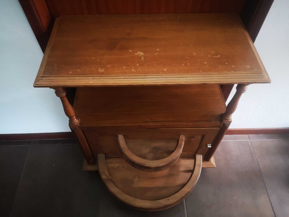 Móvel de bar em madeira