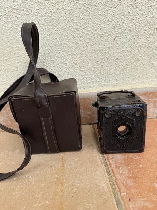 Máquina fotográfica muito antiga