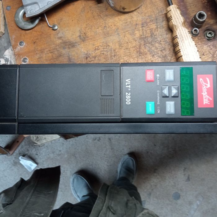 Частотный преобразователь  Danfoss VLT 2800