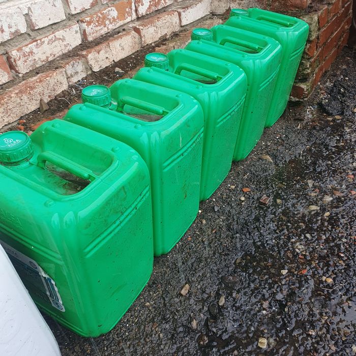 Каністри 20 літрів